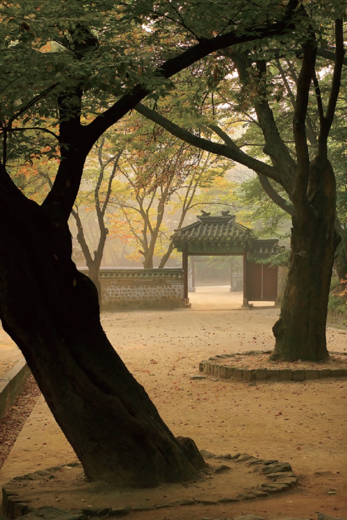 Geummamun Gate at the Changdeokgung Palace Garden in Jongno, Seoul