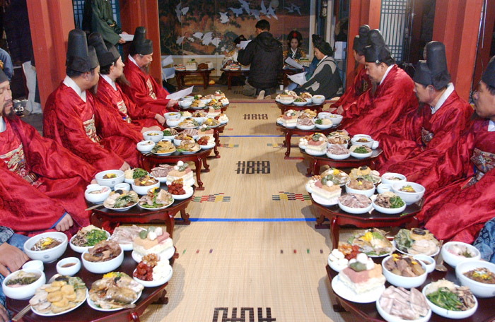 드라마 '대장금'에서 한국의 다양한 전통 음식과 복식 문화가 소개돼 많은 관심을 끌었다. (사진: MBC) 