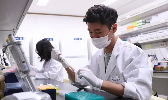 Hàn Quốc phê duyệt một bộ xét nghiệm mới nhằm phát hiện cả bệnh Covid-19 và cúm mùa