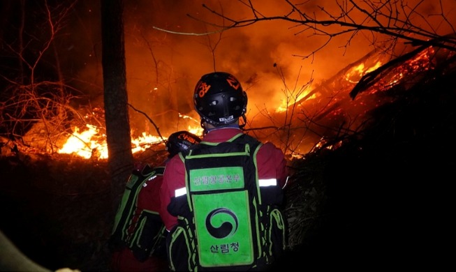 Hàn Quốc áp dụng robot đeo được trong các vụ cháy rừng