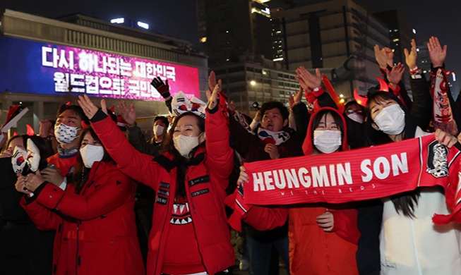 World Cup 2022: Bầu không khí tại Quảng trường Gwanghwamun nóng hơn bao giờ hết...