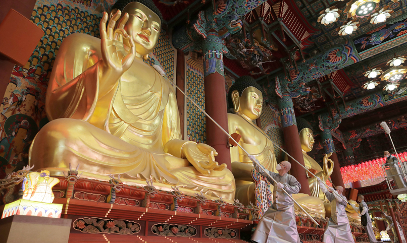 [Hàn Quốc hôm nay] Làm sạch tượng Phật ở chùa Jogyesa