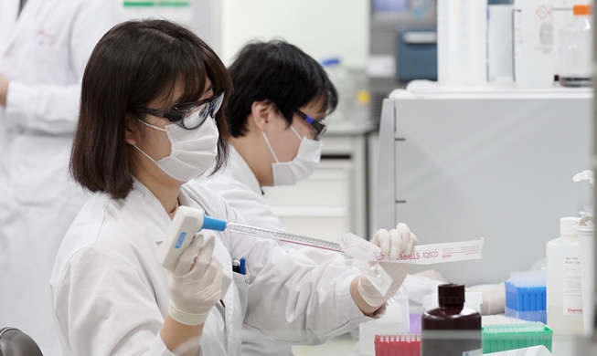 Hàn Quốc vươn lên thành cơ sở sản xuất vắc xin và thuốc điều trị Covid-19