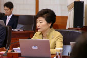 Tổng thống Park Geun-hye thăm cấp nhà nước tới Ấn Độ, Thụy Sĩ