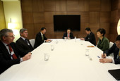 Tổng thống đề nghị các CEO toàn cầu mở rộng đầu tư tại Hàn Quốc
