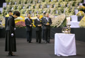 Tổng thống Park xin lỗi về vụ chìm phà Sewol