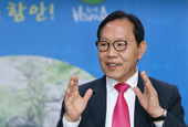 Trưởng quận Ja Jeong Seop: 