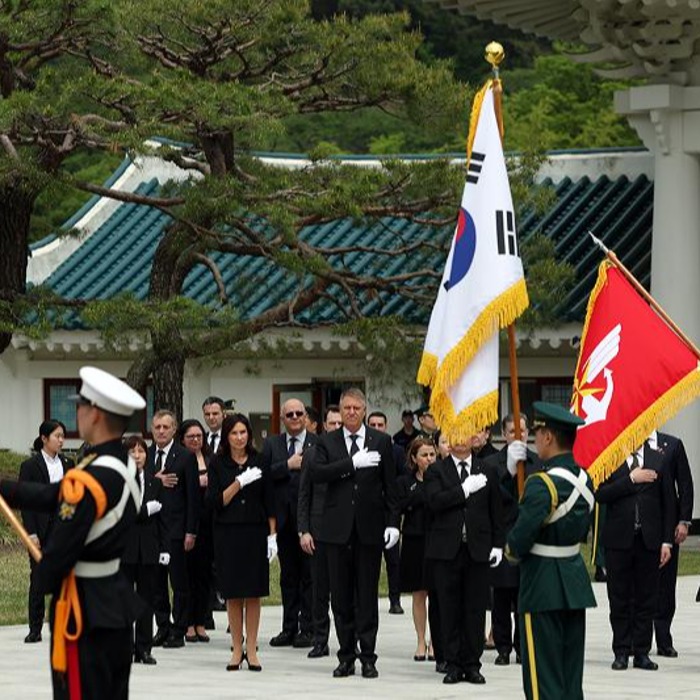 Tổng thống Romania viếng thăm Nghĩa trang Quốc gia Seoul