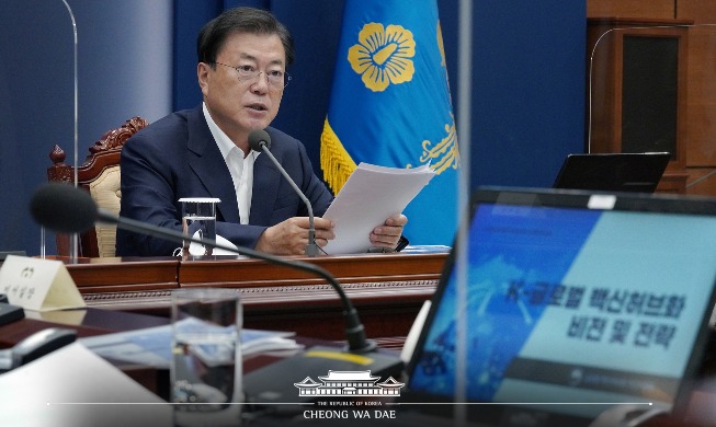 Tổng thống Moon Jae-in: “Hàn Quốc sẽ vươn lên thành một trong năm cơ sở sản xuất vắc xin hàng đầu đến năm 2025”