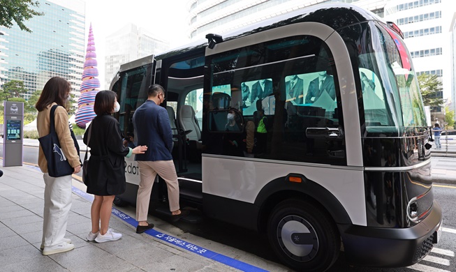 Xe buýt điện tự lái chạy thử nghiệm tại trung tâm thành phố Seoul