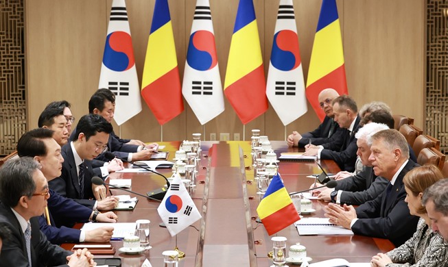 Hàn Quốc – Romania nhất trí tăng cường hợp tác về quốc phòng, nhà máy điện hạt nhân