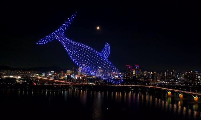 1.000 chiếc drone light dệt tranh lên bầu trời đêm sông Hàn