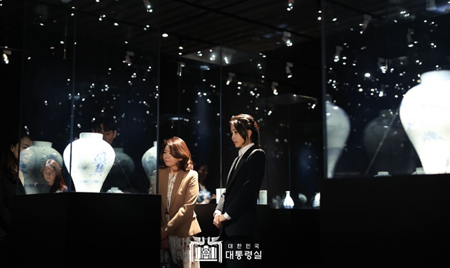 Hai Đệ nhất phu nhân Hàn – Nhật cùng đến thăm Bảo tàng Nghệ thuật Leeum