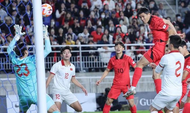 Kim Min-jae giành giải Cầu thủ quốc tế xuất sắc nhất châu Á năm 2022