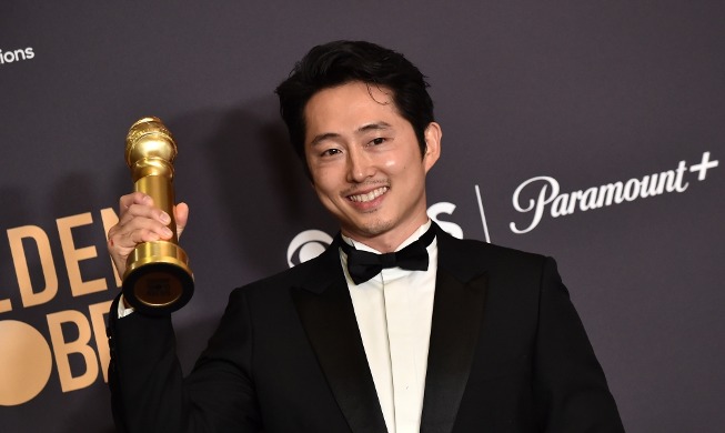 Steven Yeun: Diễn viên gốc Hàn đầu tiên đạt giải Quả cầu vàng cho Nam diễn viên chính xuất sắc nhất