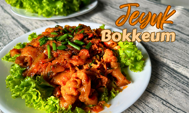 [Hôm nay ăn gì?] Bài 15. Jeyuk Bokkeum - Món thịt heo xào cay Hàn Quốc bắt mắt, ngon miệng