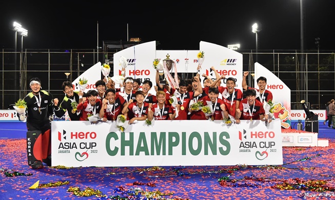 Đội khúc côn cầu nam quốc gia Hàn Quốc giành chiếc cúp vô địch đầu tiên sau 9 năm