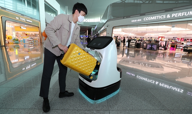 Sân bay Quốc tế Incheon lần đầu tiên áp dụng xe tự lái và xe robot đẩy hành lý tự động trên thế giới