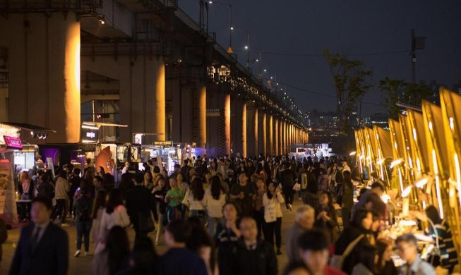 Chợ đêm Hangang Moon Light Market trở lại sau 3 năm gián đoạn
