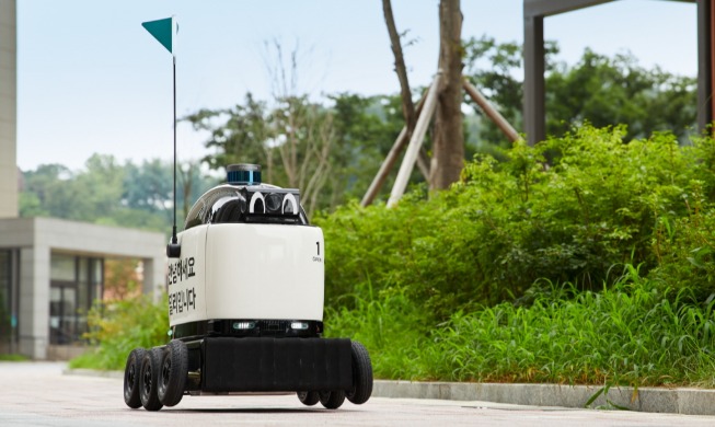 Hàn Quốc bắt đầu triển khai dịch vụ robot giao hàng tự động