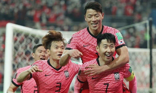 Đội bóng đá Hàn Quốc đánh bại Iran lần đầu tiên sau 11 năm