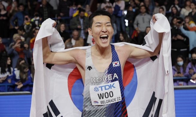 Vận động viên Woo Sang-hyeok giành chức vô địch thế giới đầu tiên của Hàn Quốc trong môn nhảy cao
