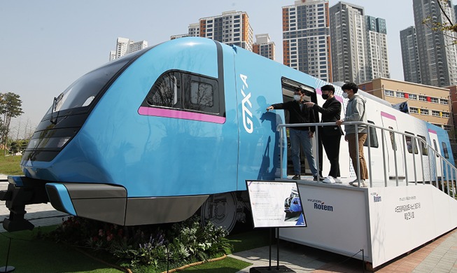 [Hàn Quốc hôm nay] Mô hình tàu hỏa GTX-A công khai trước công chúng