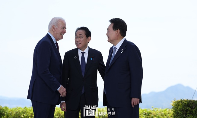 Hội nghị thượng đỉnh 3 nước Hàn – Mỹ – Nhật