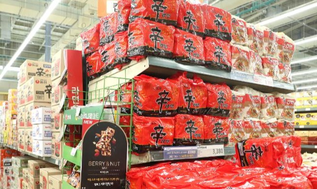 Kinh tế Hàn Quốc: Xuất khẩu mì ăn liền tháng trước lần đầu tiên vượt mốc 70 triệu USD