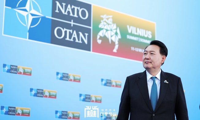 Lãnh đạo Hàn Quốc: Tăng cường hợp tác với NATO về chia sẻ thông tin quân sự