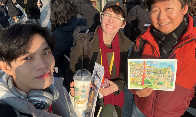 Phỏng vấn: Trò chuyện cùng du học sinh ký họa đô thị Hàn Quốc lên cốc giấy
