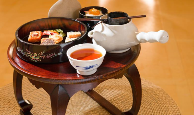 Trải nghiệm món ăn nhẹ và trà thuốc được phục vụ cho hoàng gia triều đại Joseon