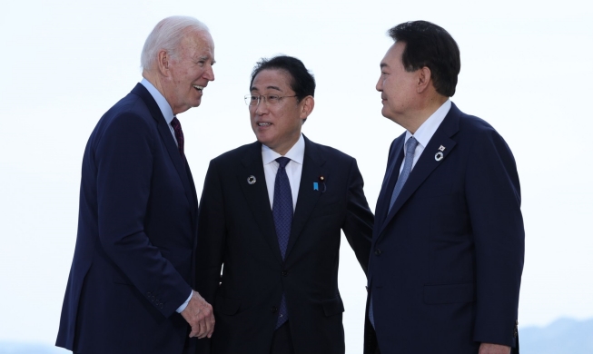 Hội nghị thượng đỉnh 3 bên Hàn - Mỹ - Nhật