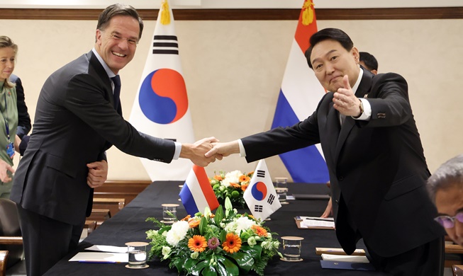 Tổng thống Yoon Suk Yeol: Chất bán dẫn là nòng cốt trong quan hệ hợp tác Hàn Quốc – Hà Lan