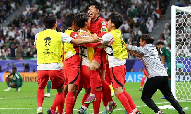 Hàn Quốc đánh bại Ả Rập Saudi, vào tứ kết Asian Cup