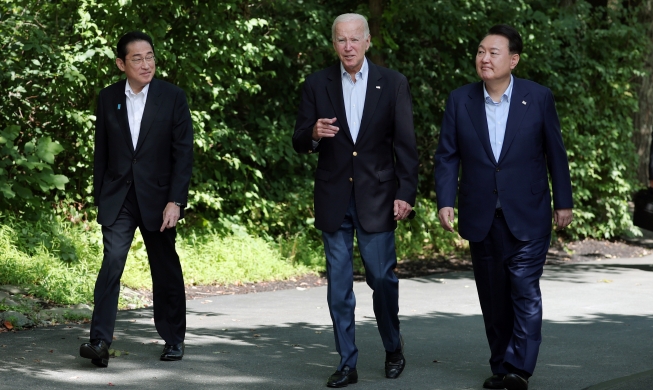 Tổng thống Hàn Quốc hội đàm với lãnh đạo Mỹ và Nhật Bản ở Trại Da...