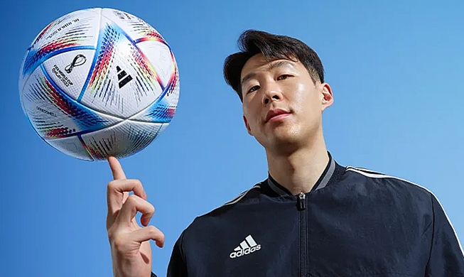 Ngôi sao bóng đá Son Heung-min được mệnh danh là người mẫu cho quả bóng chính thức của World Cup 2022