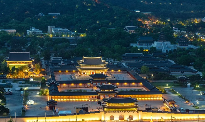 Tham quan cảnh đêm cung điện Gyeongbokgung