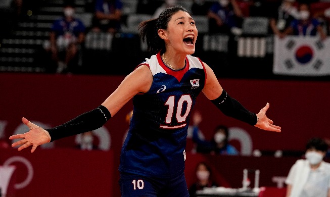 Đội trưởng bóng chuyền nữ Kim Yeon-koung được ca ngợi với thành tích dẫn đầu đội vào bán kết Olympic