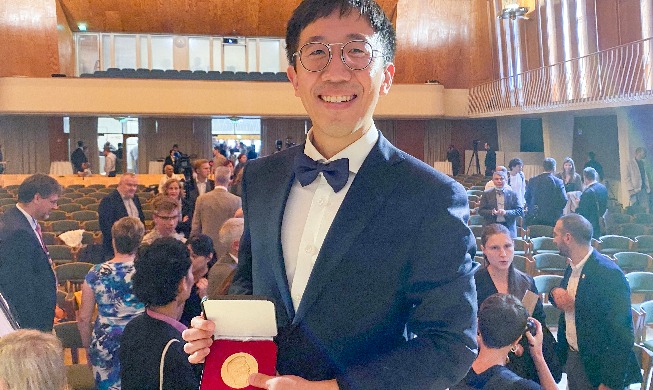 Giáo sư người Mỹ gốc Hàn giành được giải thưởng toán học danh giá nhất thế giới