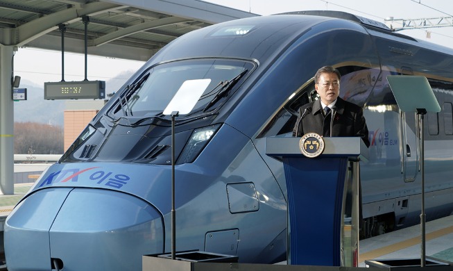 Hàn Quốc lần đầu tiên chạy thử tàu hỏa cao tốc thân thiện với môi trường