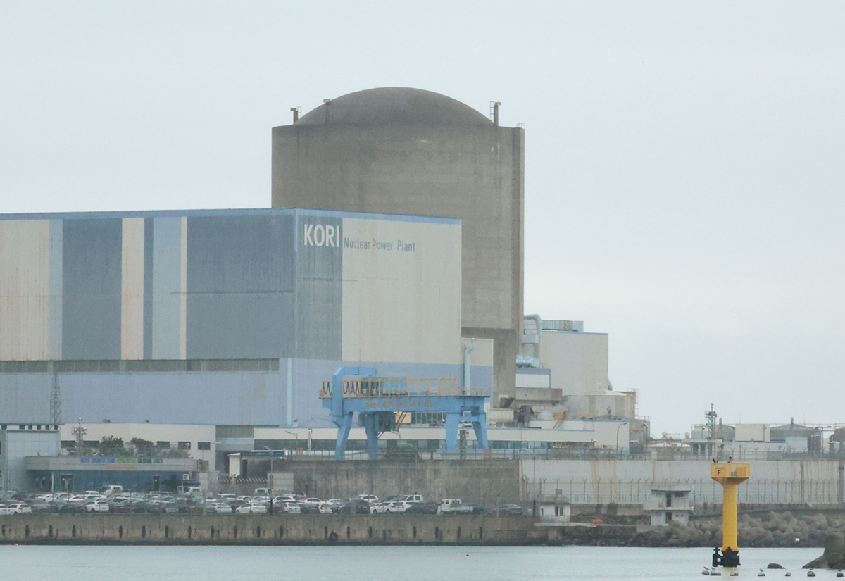 Chiều ngày 7/5, Công ty Thủy điện và Điện hạt nhân Hàn Quốc (KHNP) đã bắt đầu triển khai công tác khử nhiễm phóng xạ tại Nhà máy điện hạt nhân Kori số 1, quận Gijang-gun, thành phố Busan. 