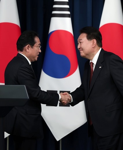 Tổng thống Yoon Suk Yeol điện đàm với Thủ tướng Nhật Bản