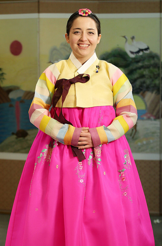 칠레 출신의 마리아 비엘마는 한국인 교민들과의 일상생활과 한국 문화에 대한 애정을 비디오에 담아 공모전에서 우승했다.