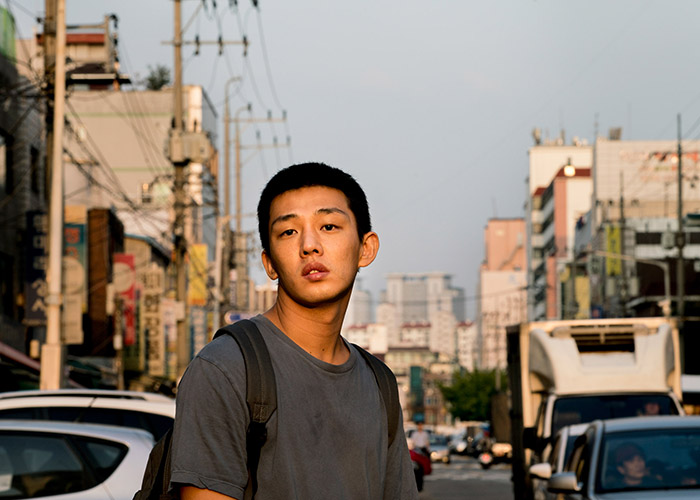 Hình ảnh này là diễn viên Yoo Ah-in, người đã đóng vai chính trong bộ phim Burning. (Ảnh: Pine House Film)