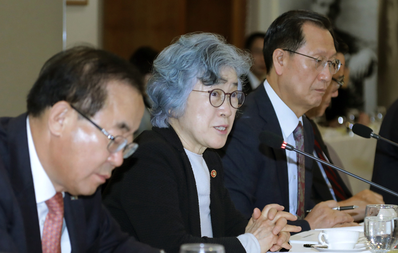 Bà Pak Un Jong, Chủ tịch Ủy ban chống tham nhũng và dân quyền Hàn Quốc (ACRC) phát biểu tại Trung tâm báo chí Hàn Quốc vào ngày 27 tháng 12 năm ngoái. (Ảnh: ACRC)