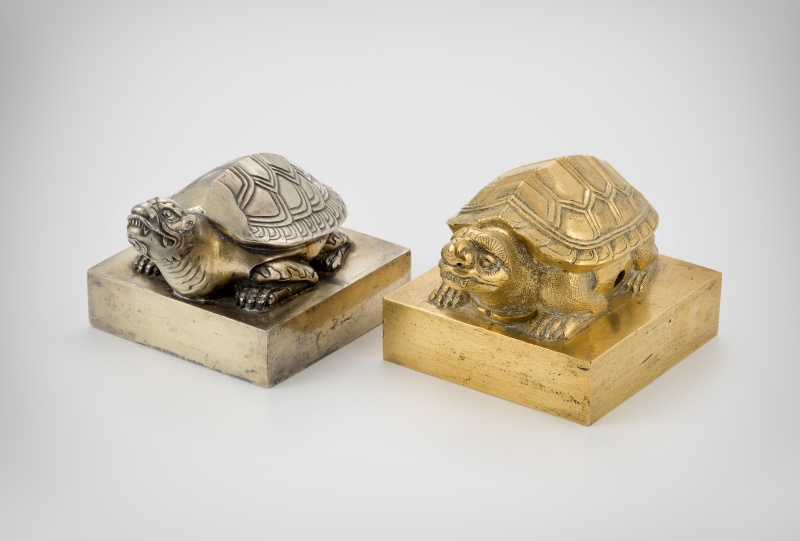 Cả hai chiếc ấn triện “Daegunjubo” (trái) và “Hyojongeobo” của vua triều đại Joseon (1392-1910) sẽ được trưng bày tại Bảo tàng Cung điện Quốc gia Hàn Quốc từ ngày 22-2 đến ngày 8-3 năm nay. (Ảnh: Tổng cục Di sản Văn hóa Hàn Quốc)