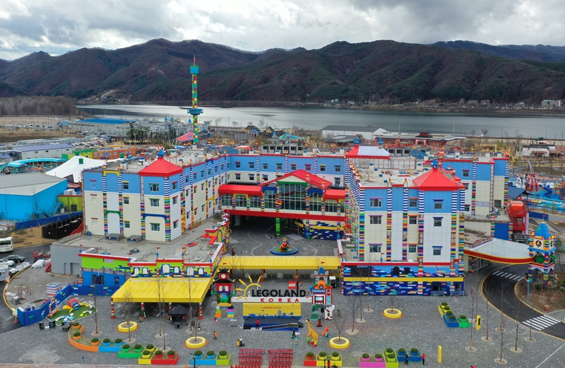 Legoland Korea Resort ở thành phố Chuncheon, tỉnh Gangwon-do, sẽ chính thức mở cửa vào ngày 5 tháng 5 nhân dịp Ngày Thiếu Nhi Hàn Quốc. (Ảnh: Yonhap News) 