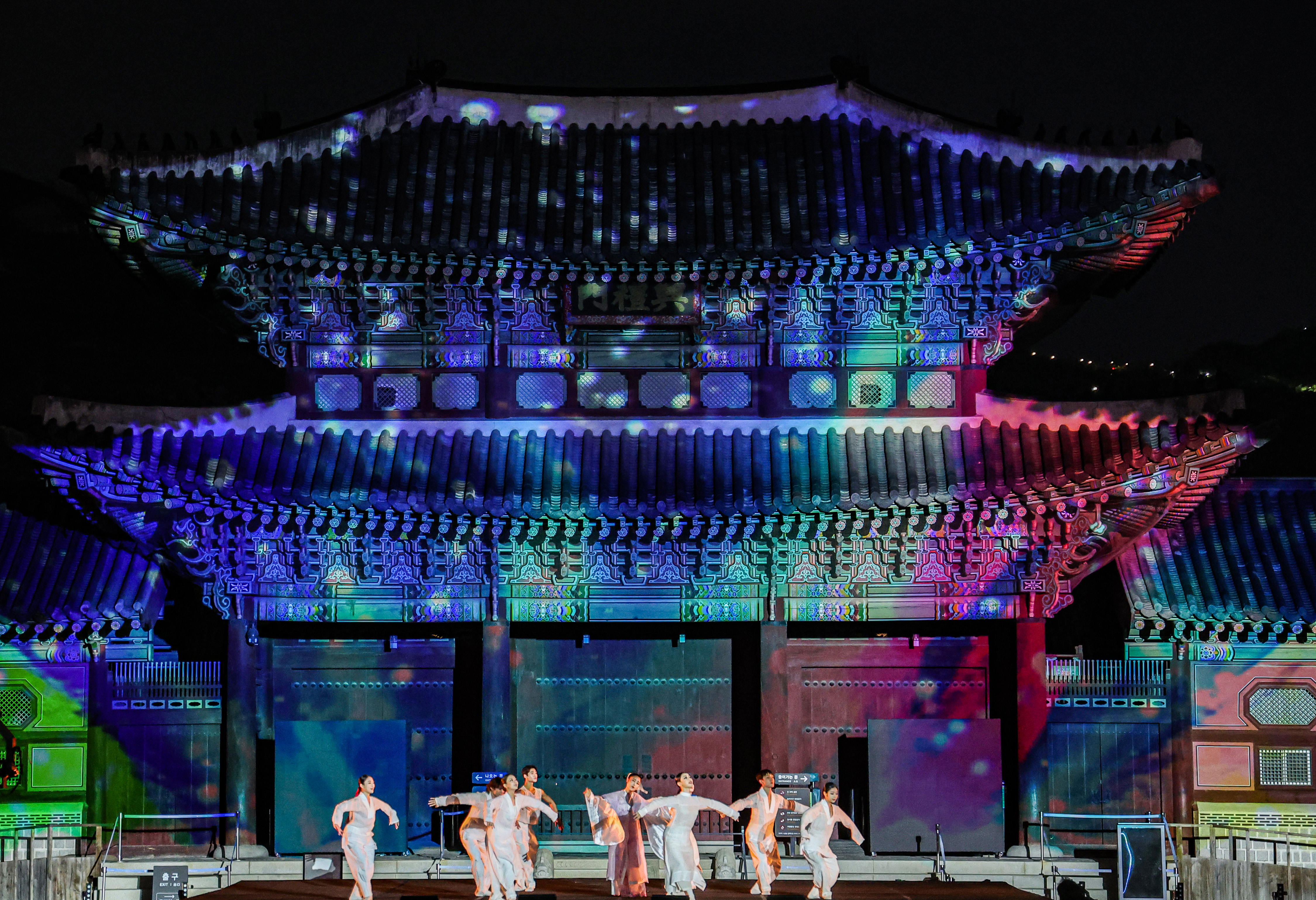 Lễ khai mạc cho Lễ hội Văn hóa Cung điện Hoàng gia năm 2022 được tổ chức vào ngày 10 tháng 5 tại quảng trường trước Cổng Heungnyemun của Cung điện Gyeongbokgung ở quận Jongno-gu, thủ đô Seoul. (Ảnh: Yonhap News)