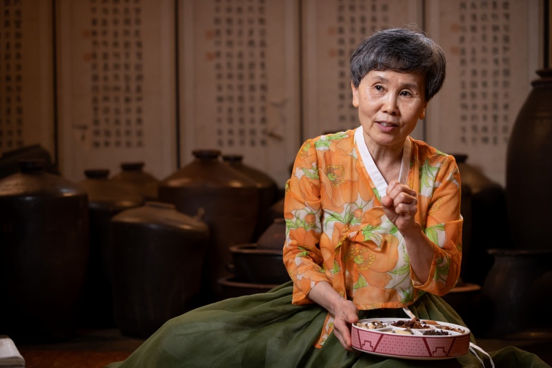 Bậc thầy Lee Ki Sook, người kế thừa cách làm rượu truyền thống Gamhongno. (Ảnh: Kim Sunjoo / Korea.net)